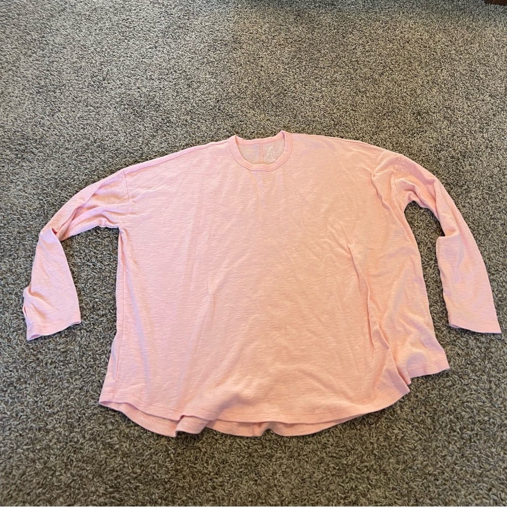 Loose slightly cropped tee